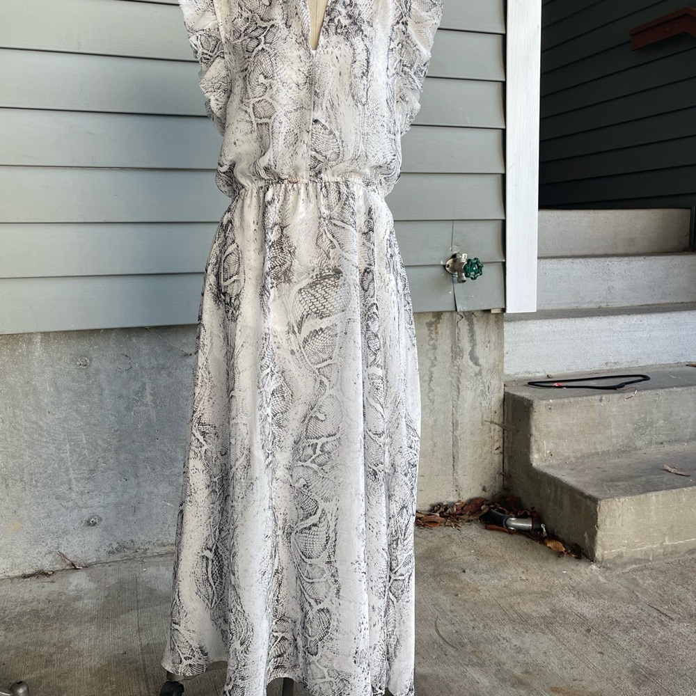 Steve Madden White and Gray Sleeveless Maxi Sundress